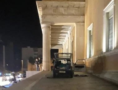 Σε ψυχιατρικό ίδρυμα ο οδηγός που «εισέβαλε» στη Βουλή